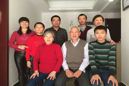 1社区黄耀中家庭_副本.jpg