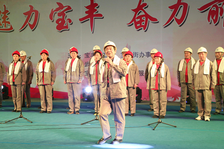 祥和社区熊建生带领团队表演《汉口码头号子》_副本.jpg